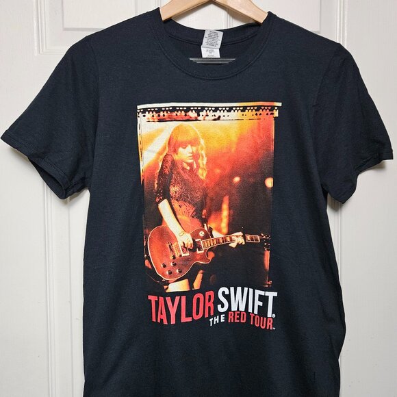 Taylor Swift The Red Tour Black T-Shirt (Small) - Picture 1 of 3